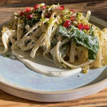 Pisztáciás, gránátalmás linguini tészta Philadelphia krémsajttal - Segal Viktor receptje