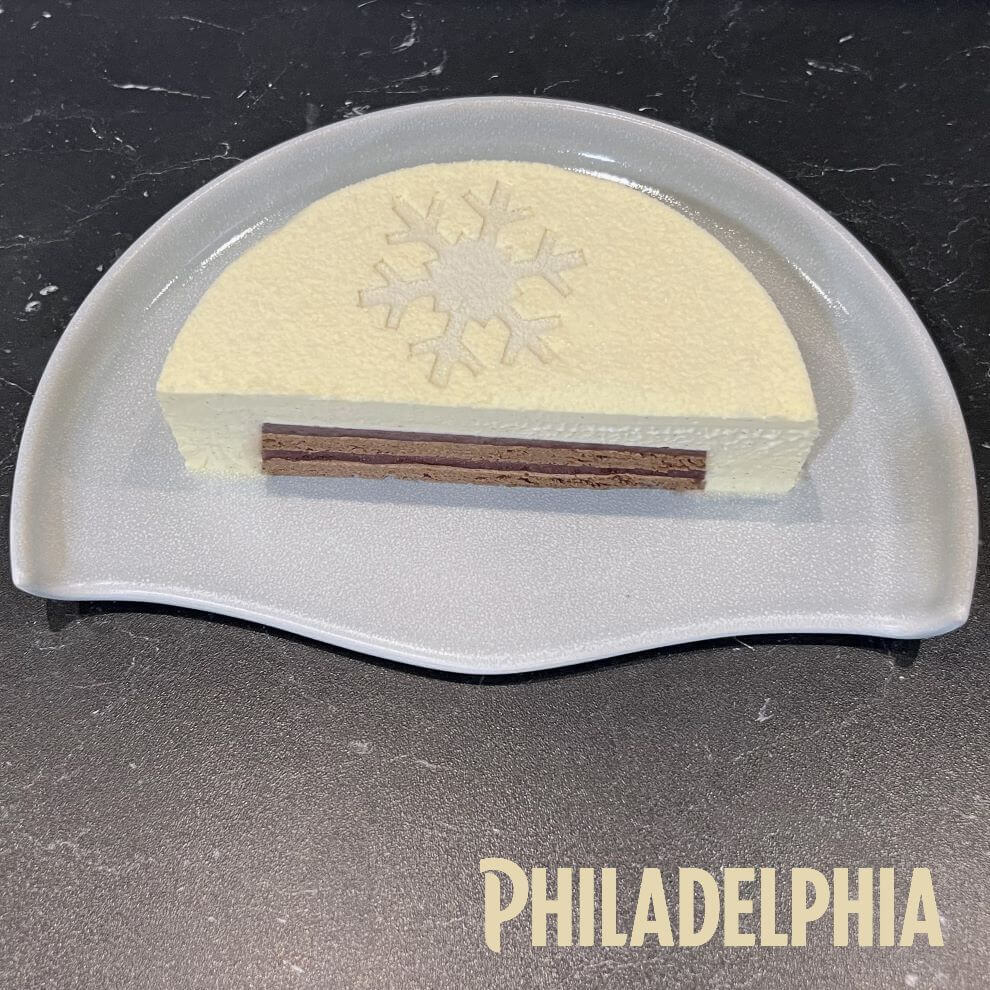 Philadelphia Christmas Cake – Vaníliás, csokis, málnás mousse torta – Enzsöl Balázs receptje